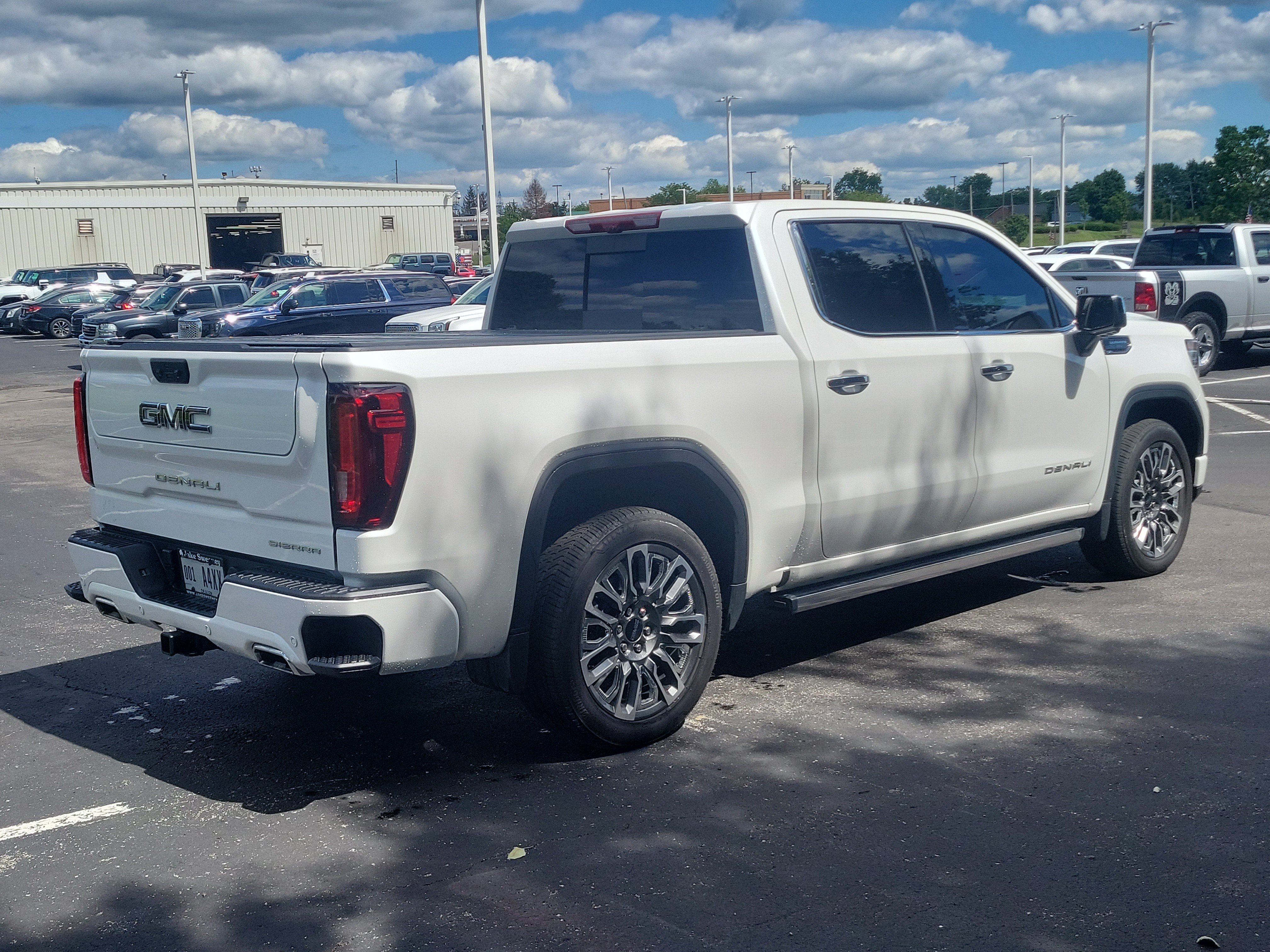 Used 2025 GMC Sierra 1500 Denali Ultimate AWD/4WD image 4