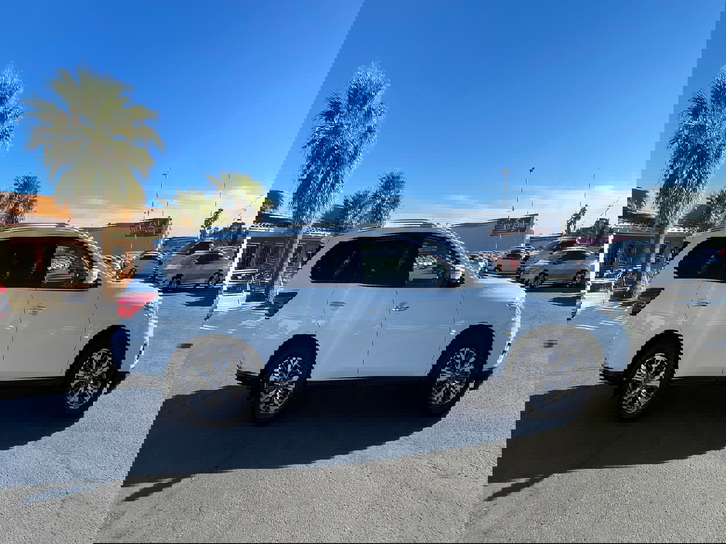 Used 2018 Nissan Pathfinder SV image 6