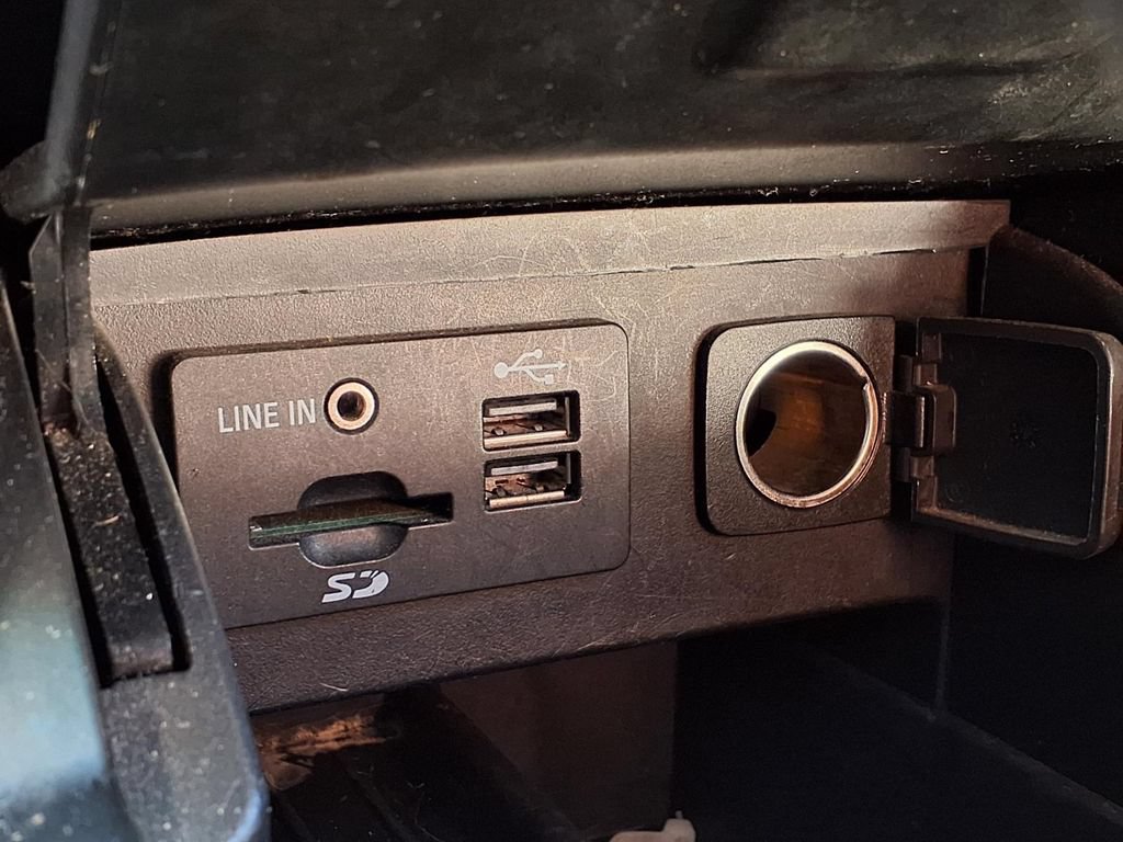 Used 2014 Ford Explorer XLT w/ Equipment Group 202A AWD/4WD image 17