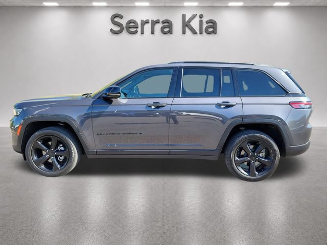 Used 2024 Jeep Grand Cherokee Altitude AWD/4WD image 2