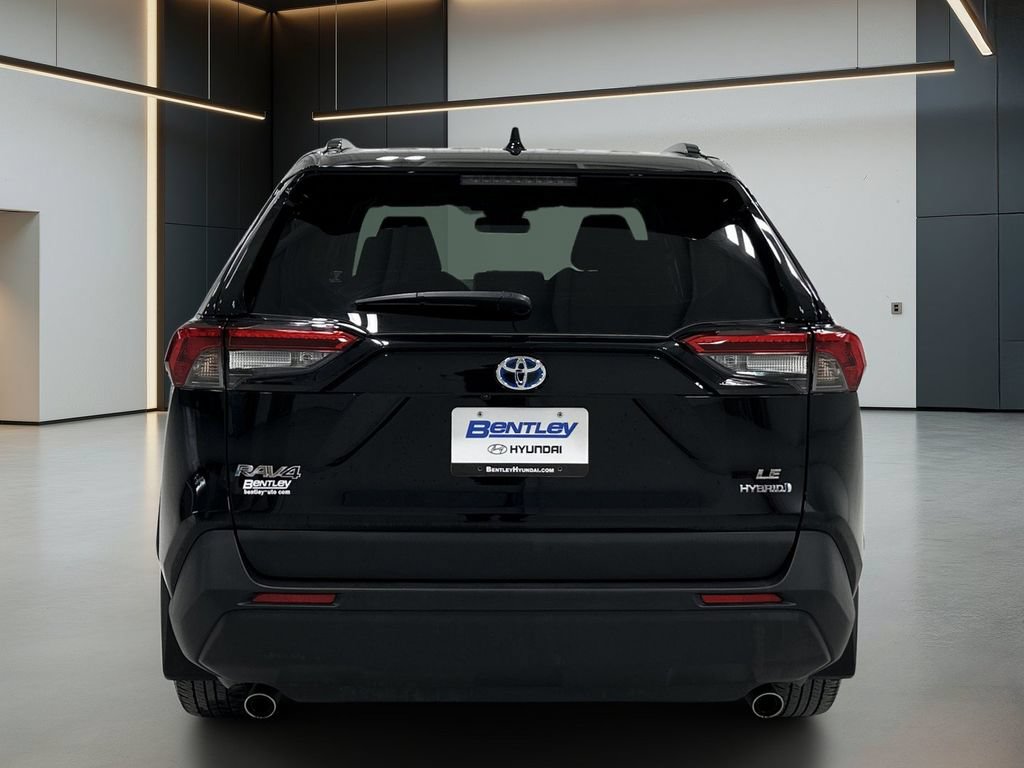 Used 2024 Toyota RAV4 LE AWD/4WD image 5