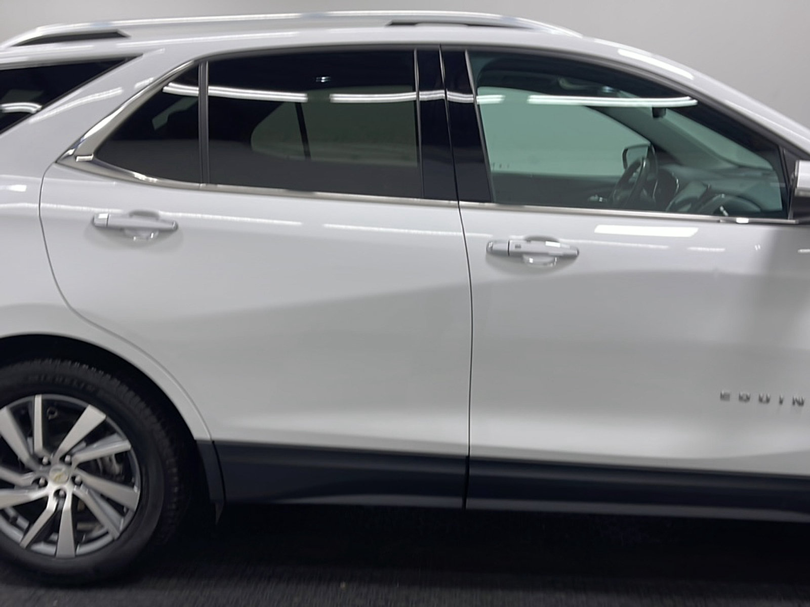Used 2022 Chevrolet Equinox Premier AWD/4WD image 20