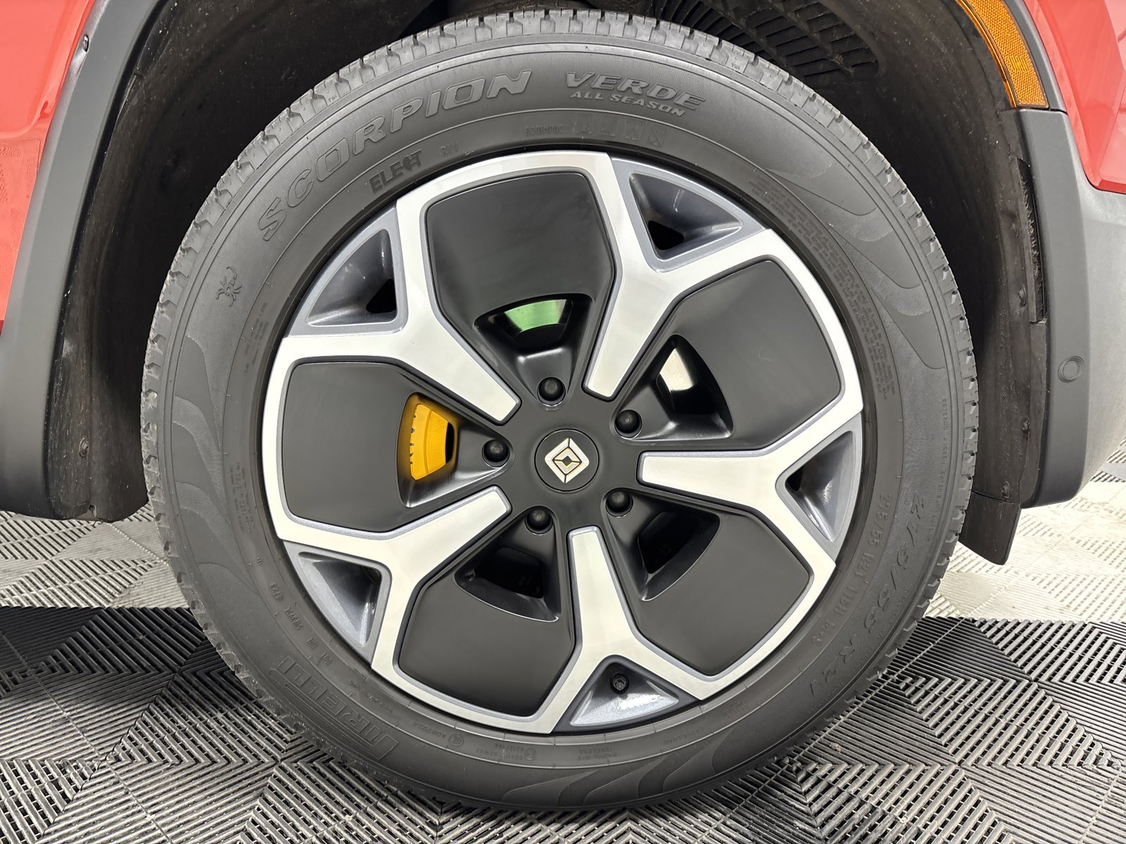 Used 2024 Rivian R1S Adventure image 11