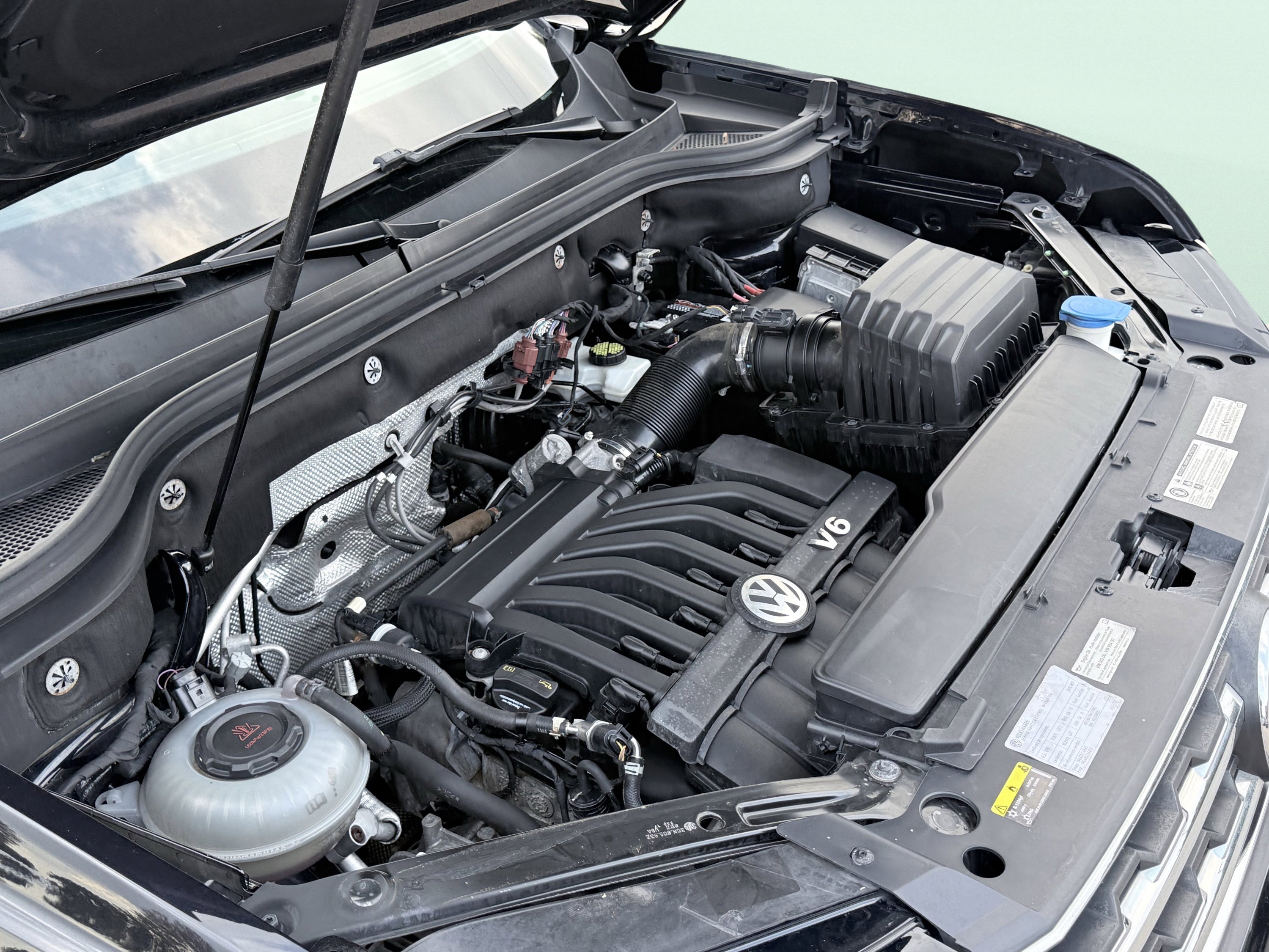 Used 2018 Volkswagen Atlas SEL Premium image 19