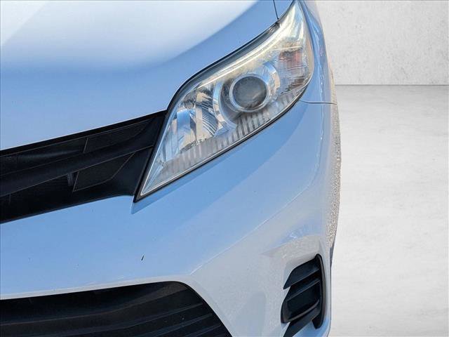 Used 2020 Toyota Sienna L image 9