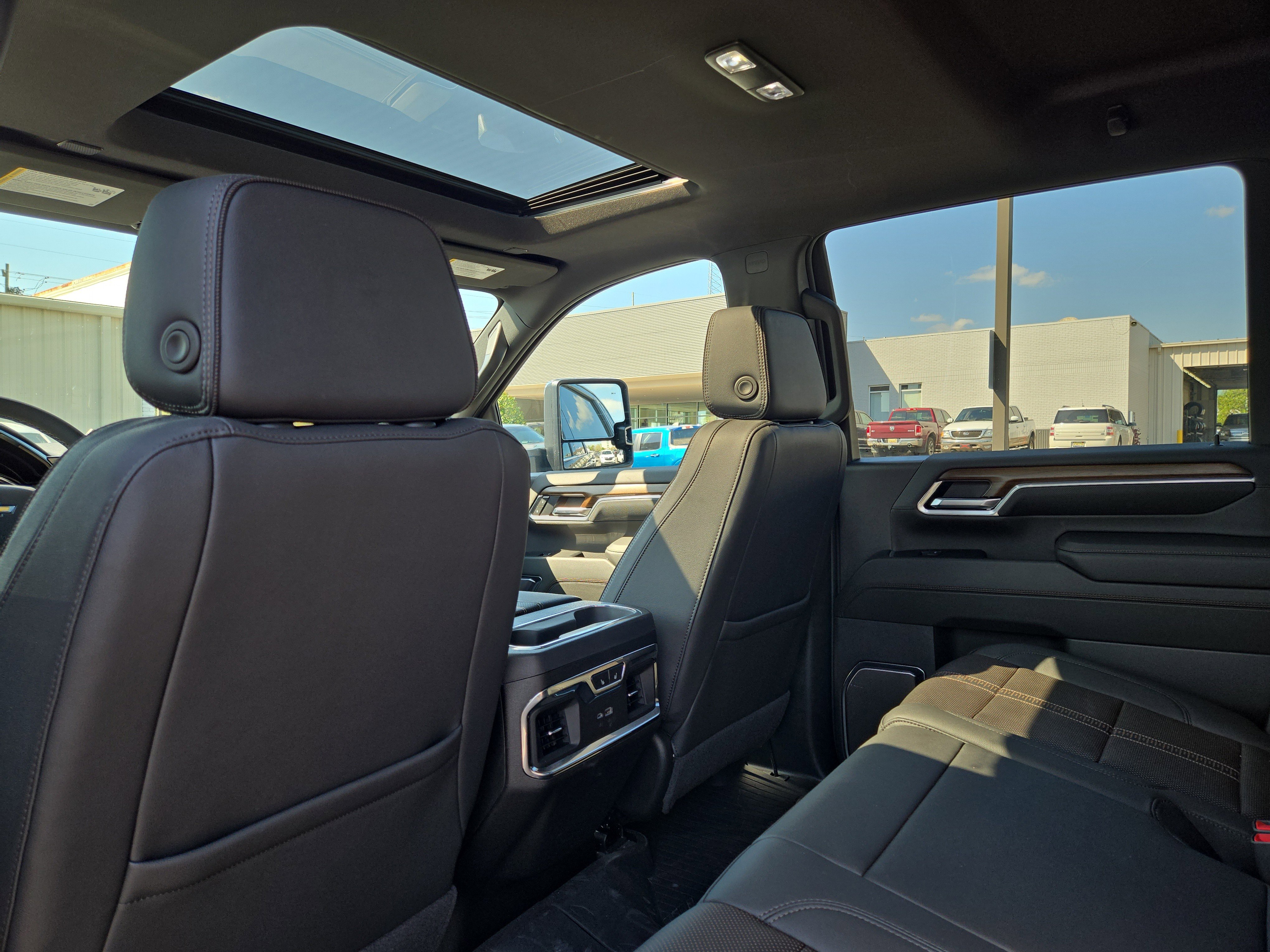 Used 2025 Chevrolet Silverado 2500 High Country w/ Technology Package image 10