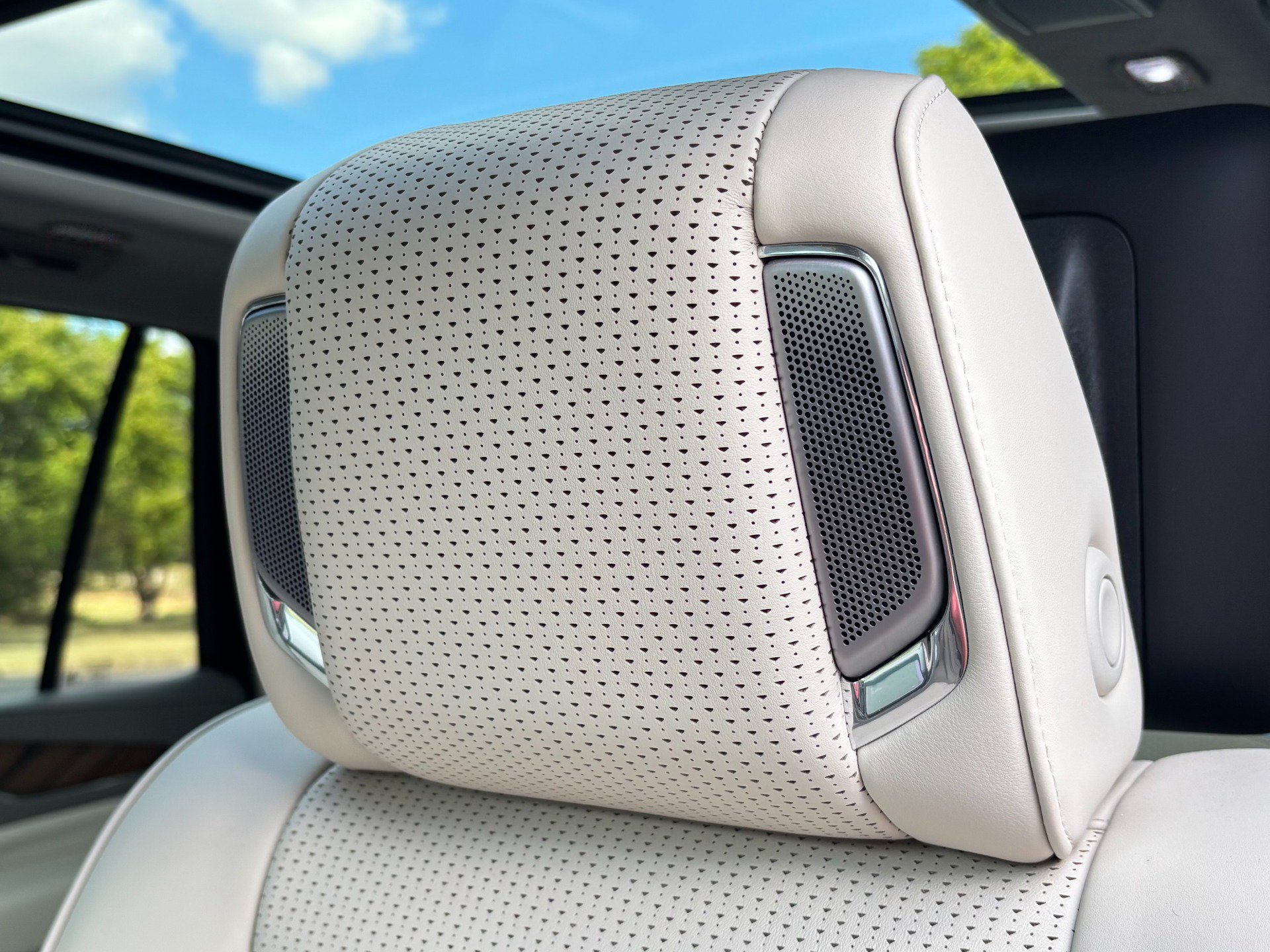 Used 2024 Cadillac Escalade Premium Luxury Platinum w/ LPO, Floor Liner Package AWD/4WD image 13