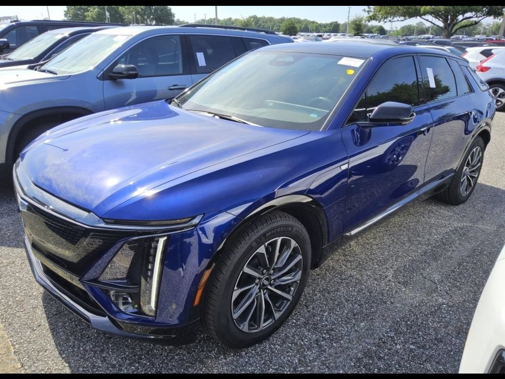 Used 2025 Cadillac Lyriq Sport RWD image 3