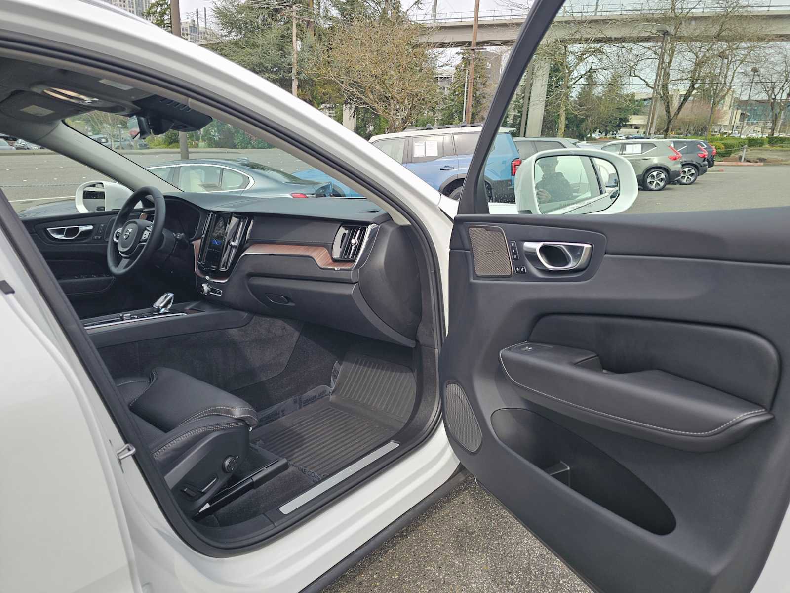 Certified 2023 Volvo XC60 T8 Ultimate image 12