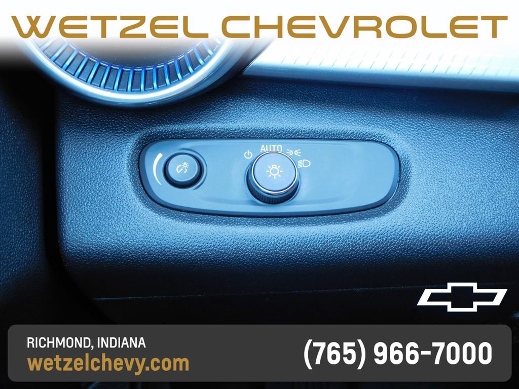 Used 2025 Chevrolet Trax LT w/ Driver Confidence Package FWD image 26