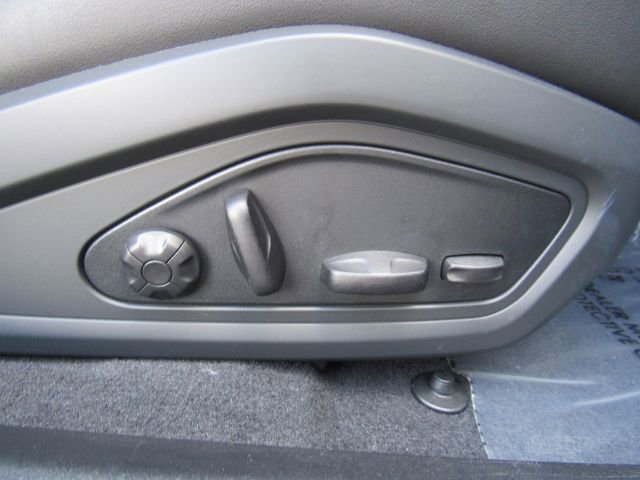 Used 2023 Porsche Taycan Premium Package w/ Premium Package image 23