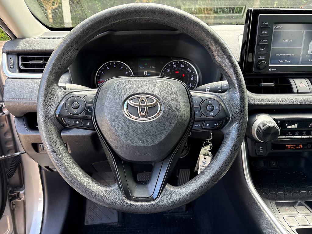 Used 2020 Toyota RAV4 LE FWD image 17