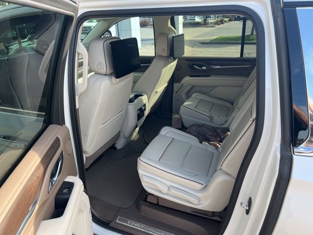 Used 2021 GMC Yukon XL Denali AWD/4WD image 9