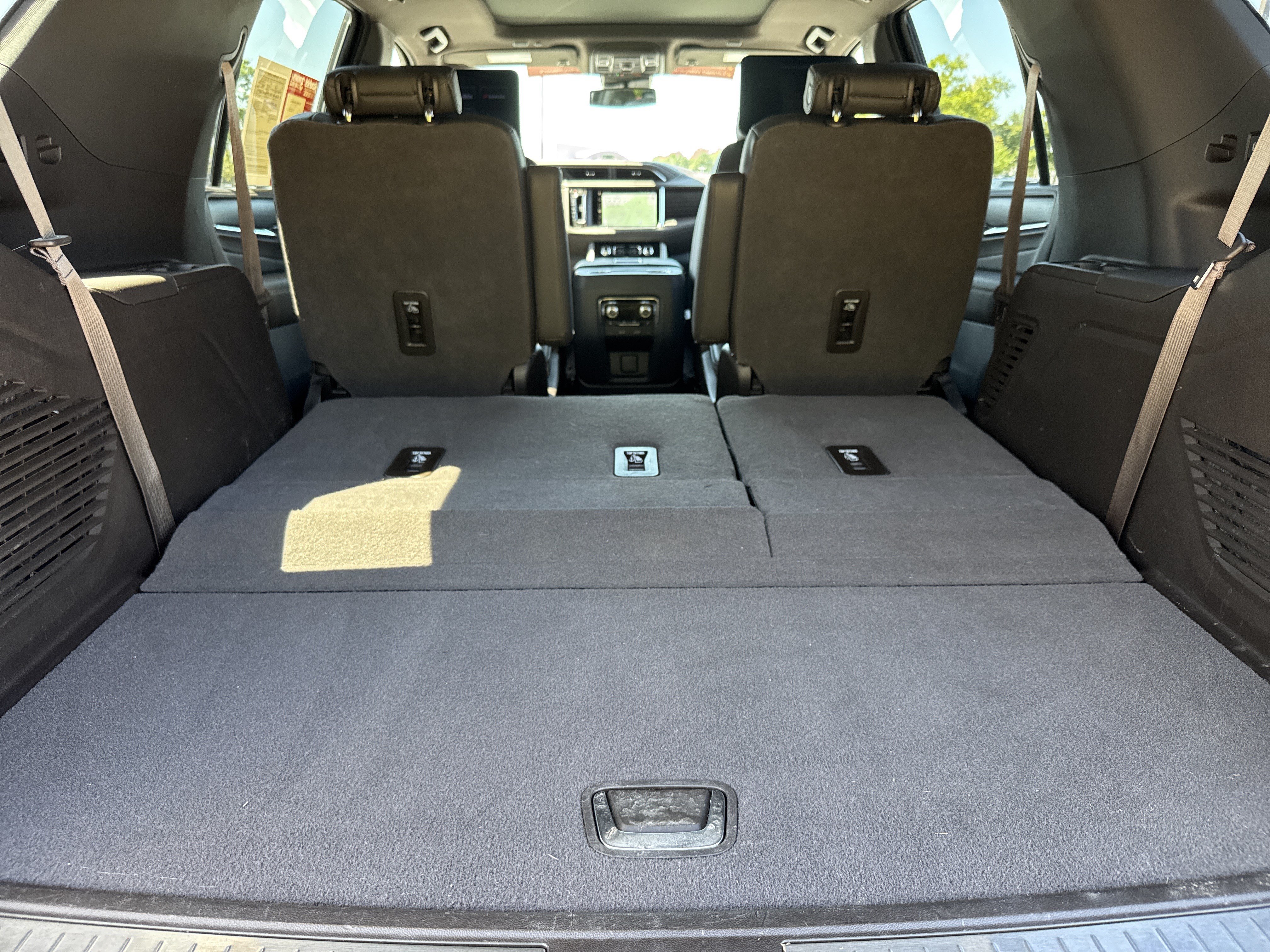 Used 2023 GMC Yukon Denali AWD/4WD image 36
