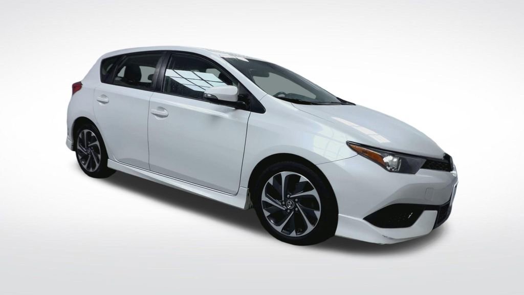 Used 2018 Toyota Corolla iM w/ Carpet Mat Package (TMS) image 2