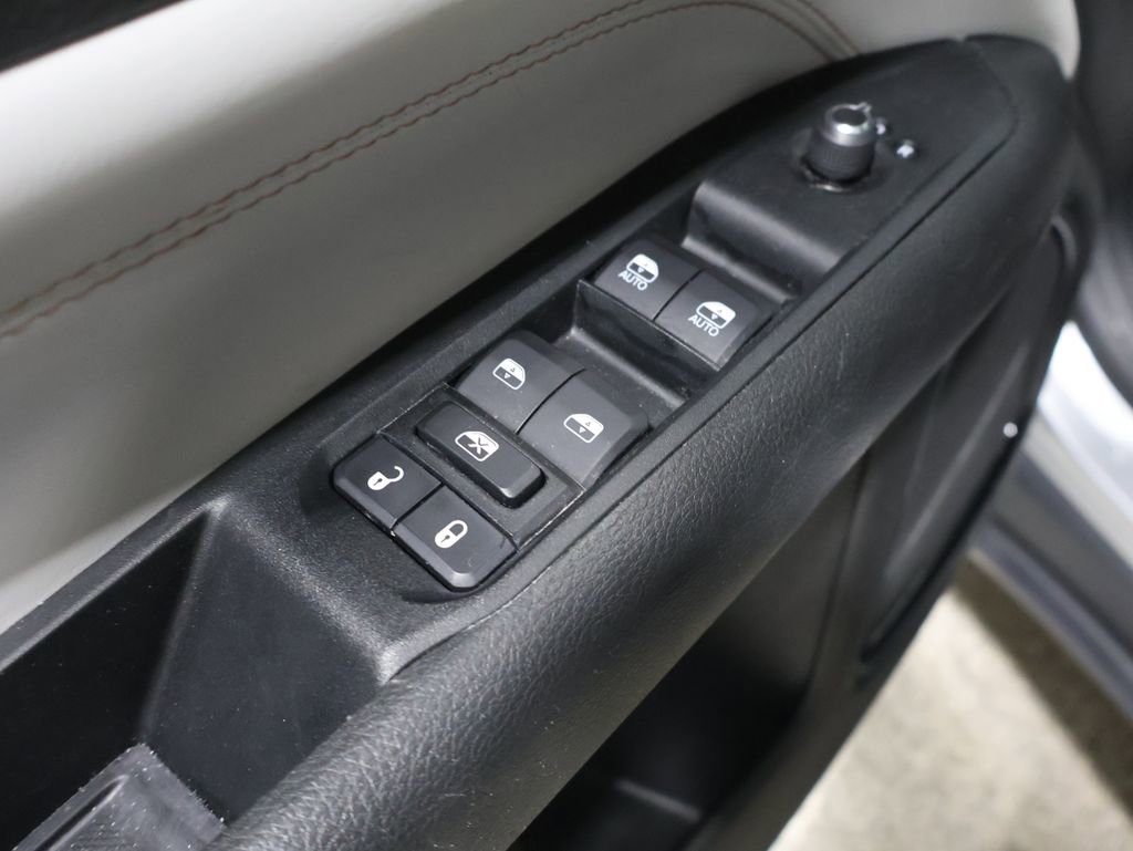 Used 2022 Jeep Compass Limited image 14