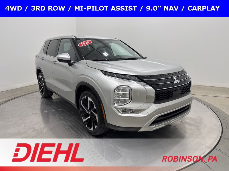 Used 2024 Mitsubishi Outlander SE image 1