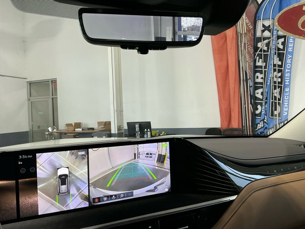 Used 2025 INFINITI QX80 Sensory image 10