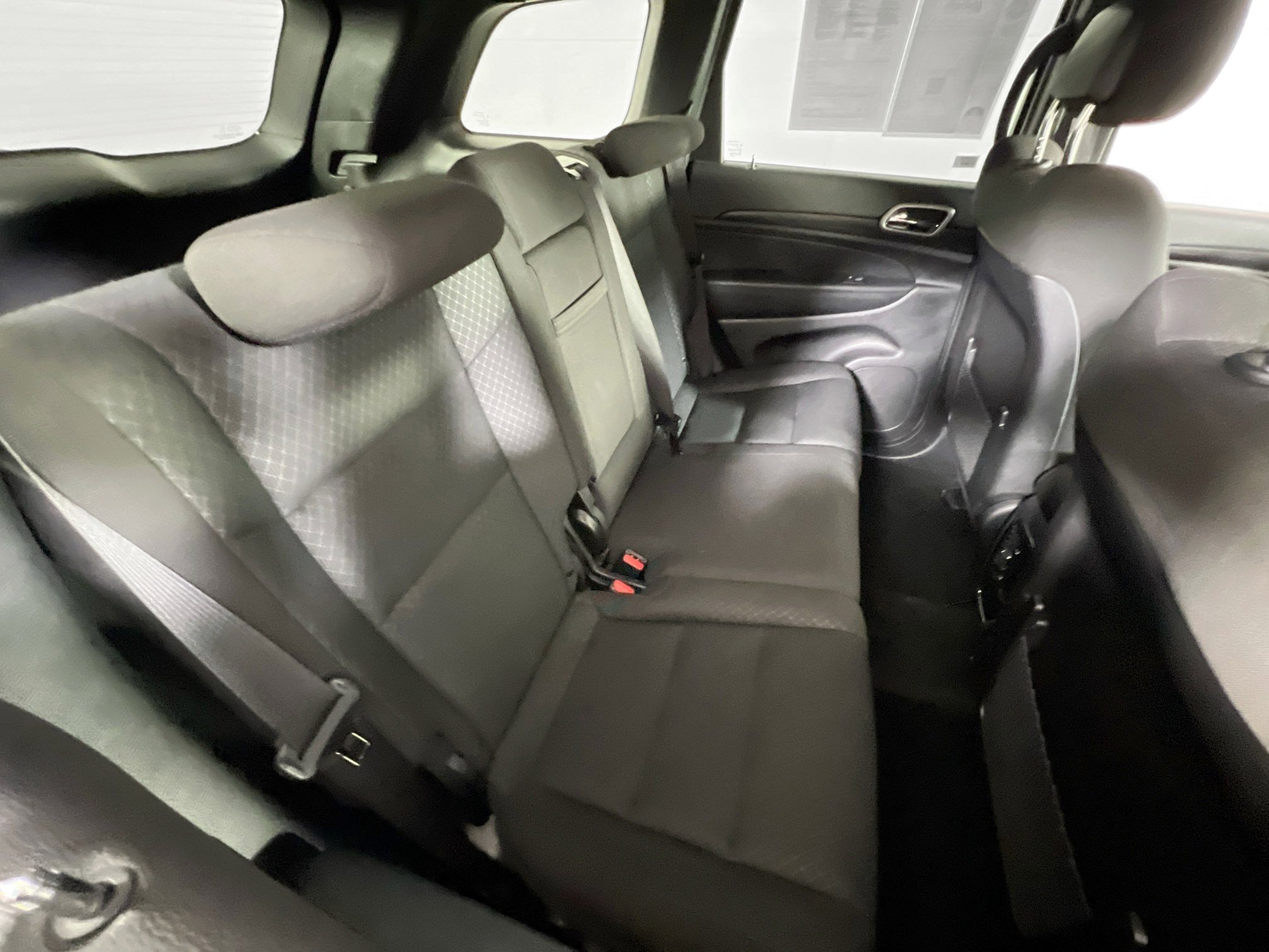 Used 2022 Jeep Grand Cherokee Laredo E image 25