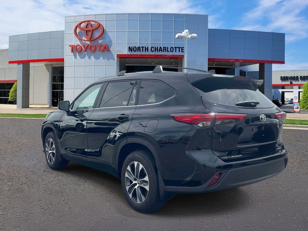 Used 2023 Toyota Highlander XLE image 5