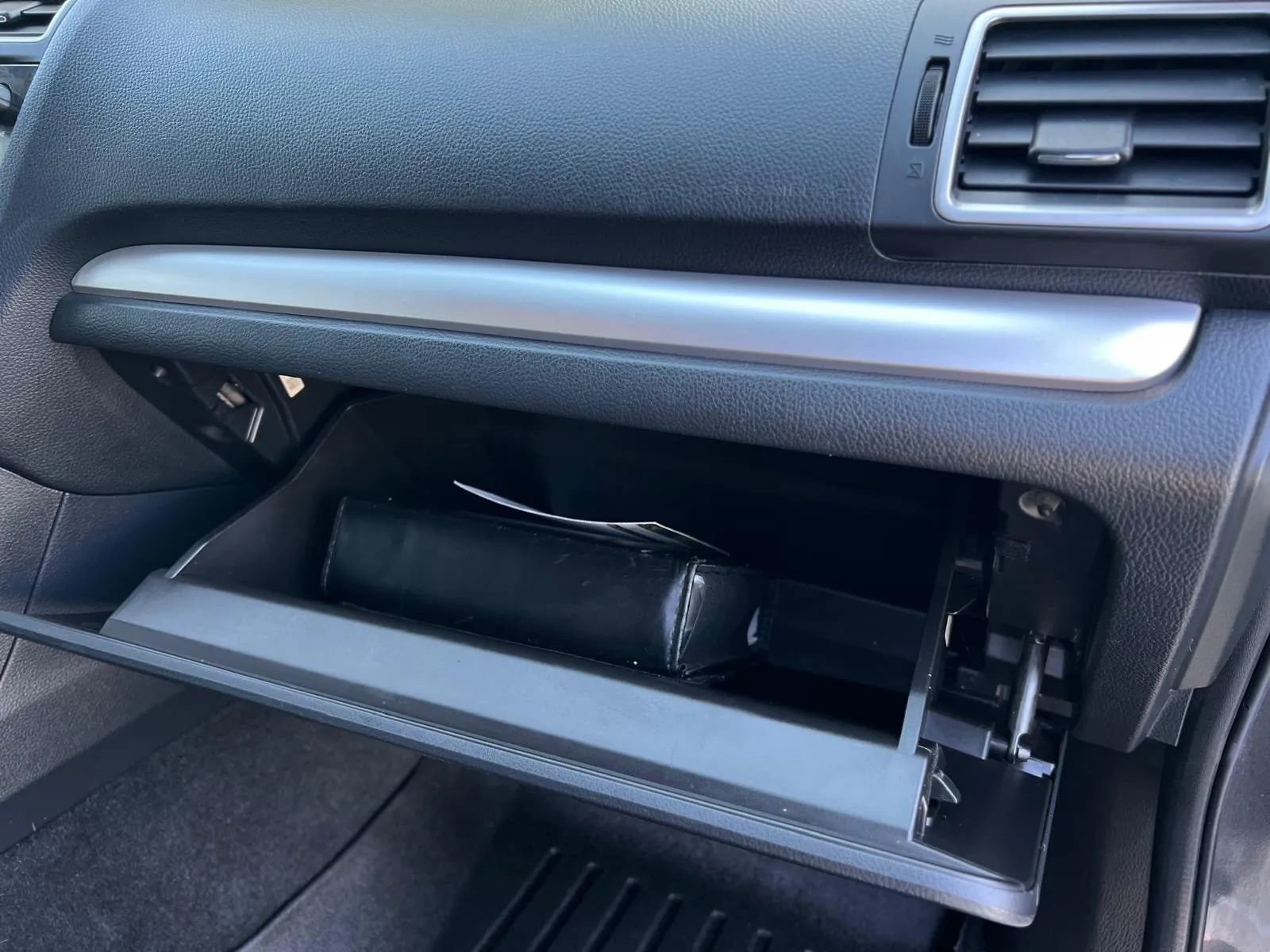 Used 2015 Subaru Impreza 2.0i Limited image 22