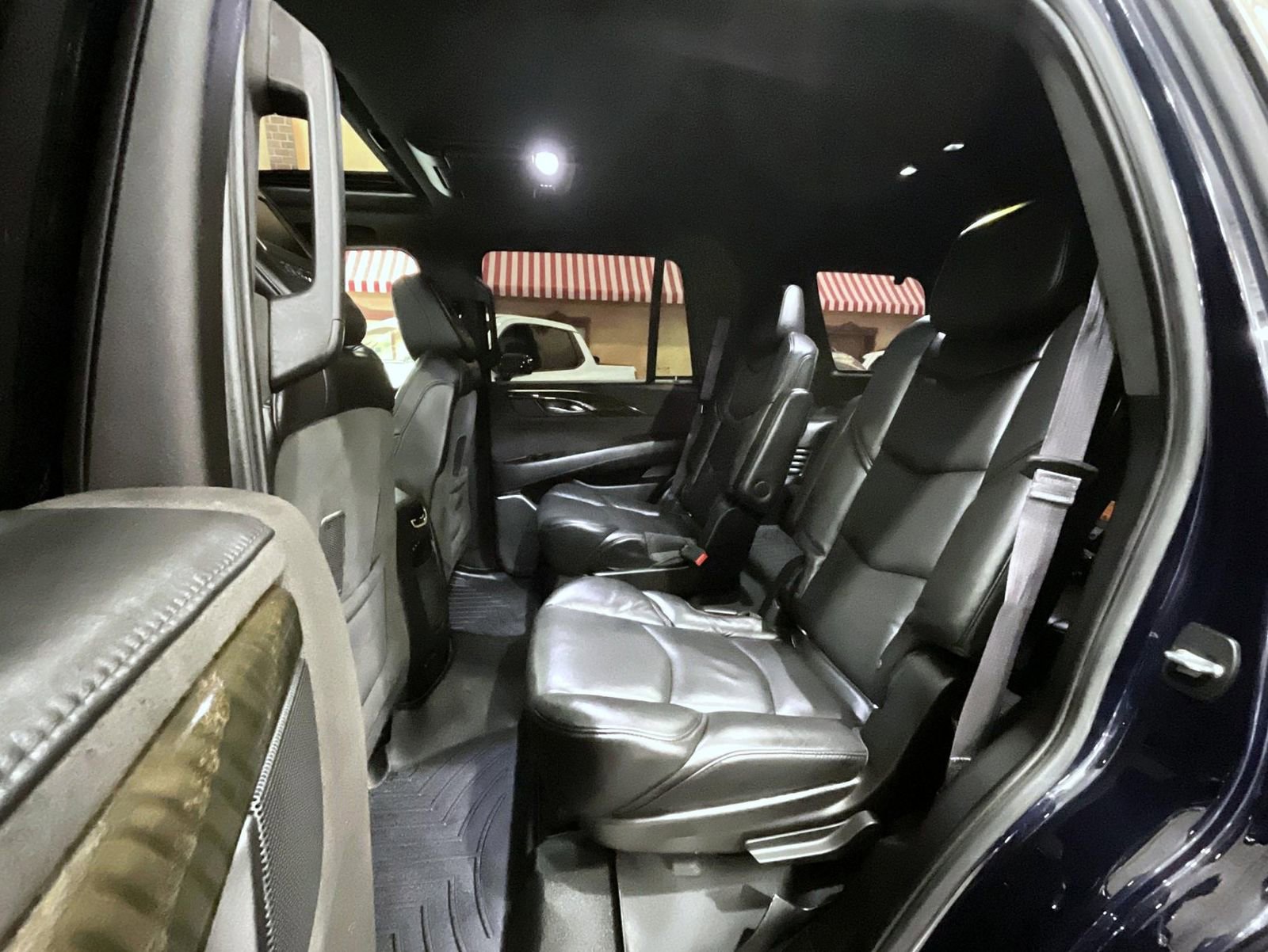 Used 2017 Cadillac Escalade Platinum image 19