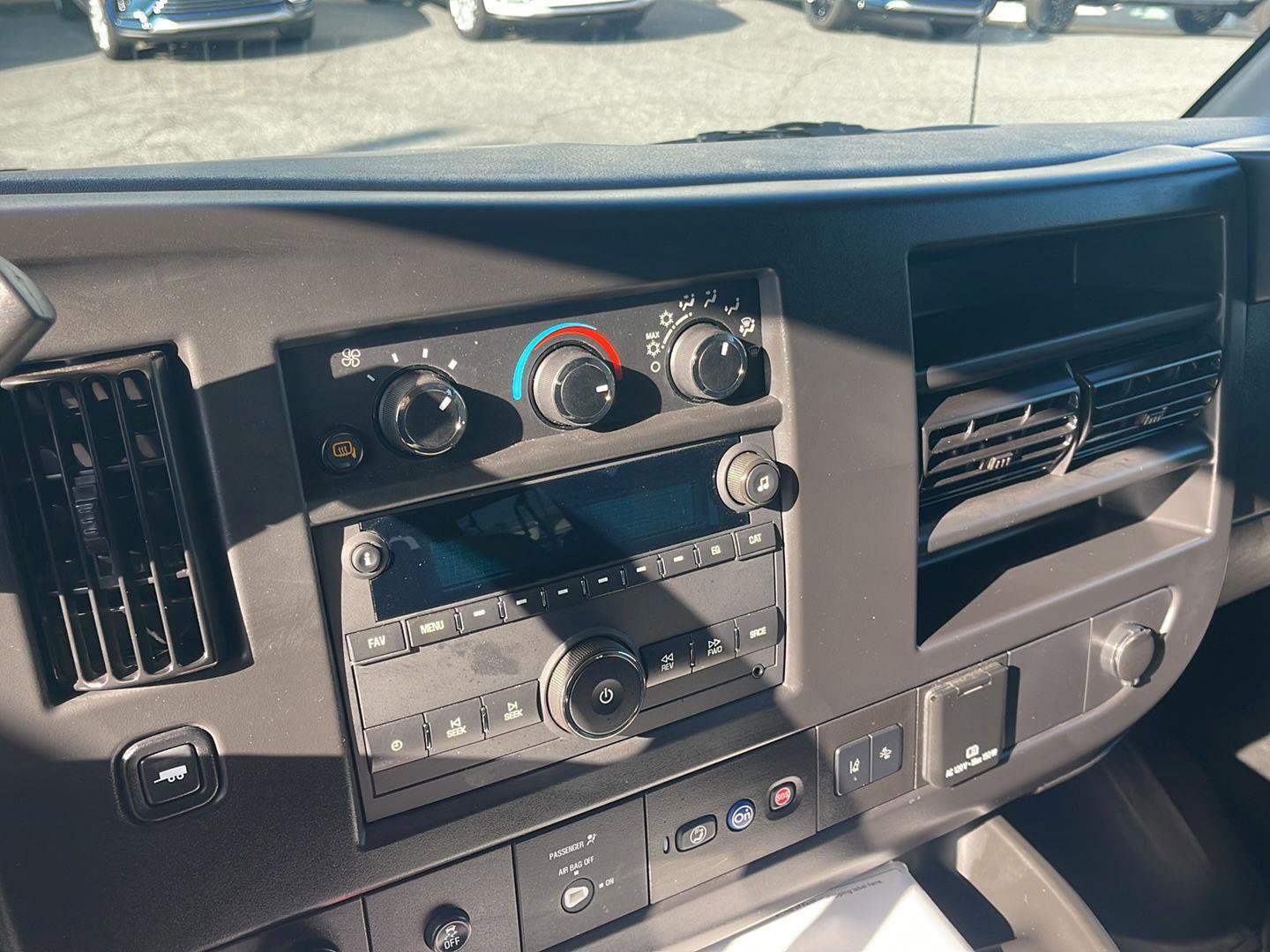 Used 2025 Chevrolet Express 3500 LT w/ LT Preferred Equipment Group RWD image 9
