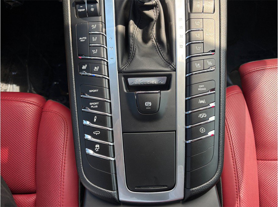 Used 2018 Porsche Macan GTS AWD/4WD image 35