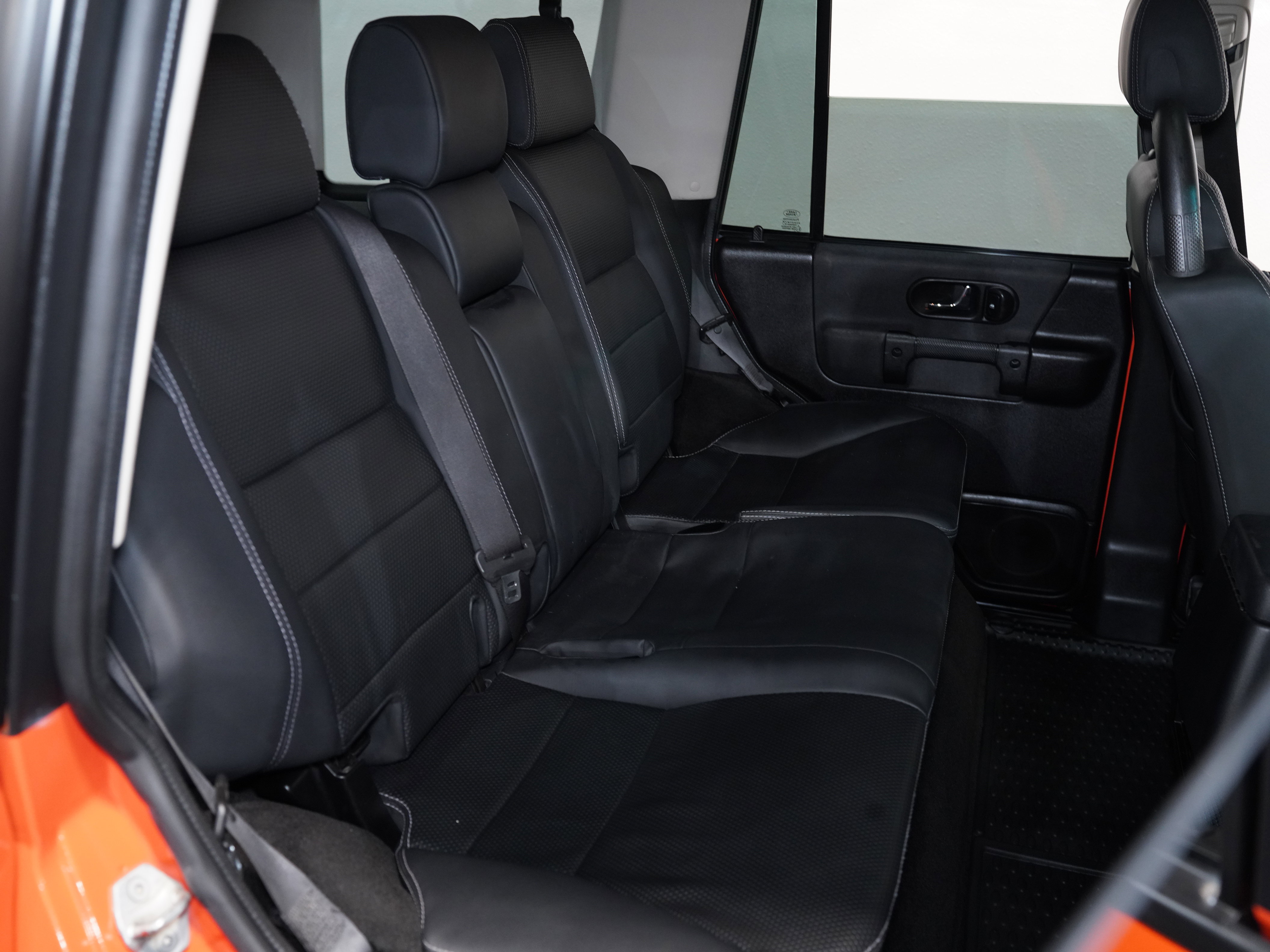 Used 2003 Land Rover Discovery S image 40