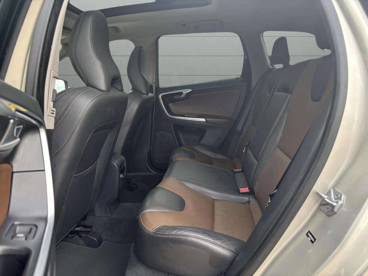 Used 2017 Volvo XC60 T5 Dynamic w/ Advanced Package AWD/4WD image 15