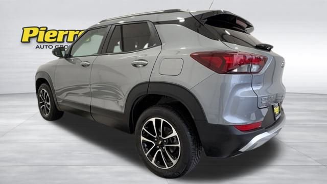 Used 2025 Chevrolet TrailBlazer LT image 2