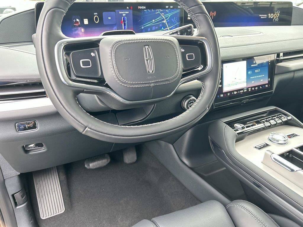 New 2026 Lincoln Navigator Premiere AWD/4WD image 11