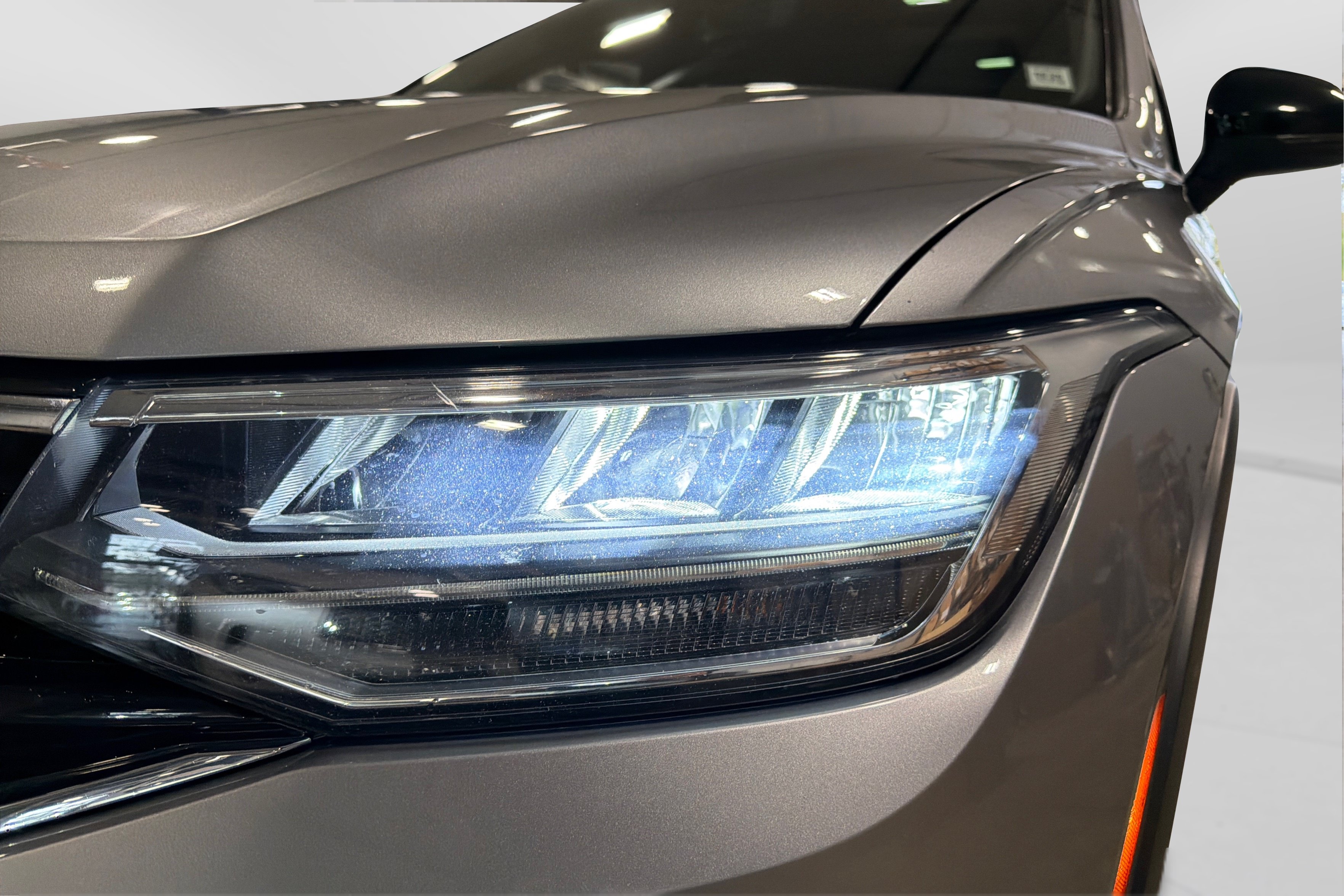 Used 2022 Volkswagen Tiguan SE R-Line AWD/4WD image 13