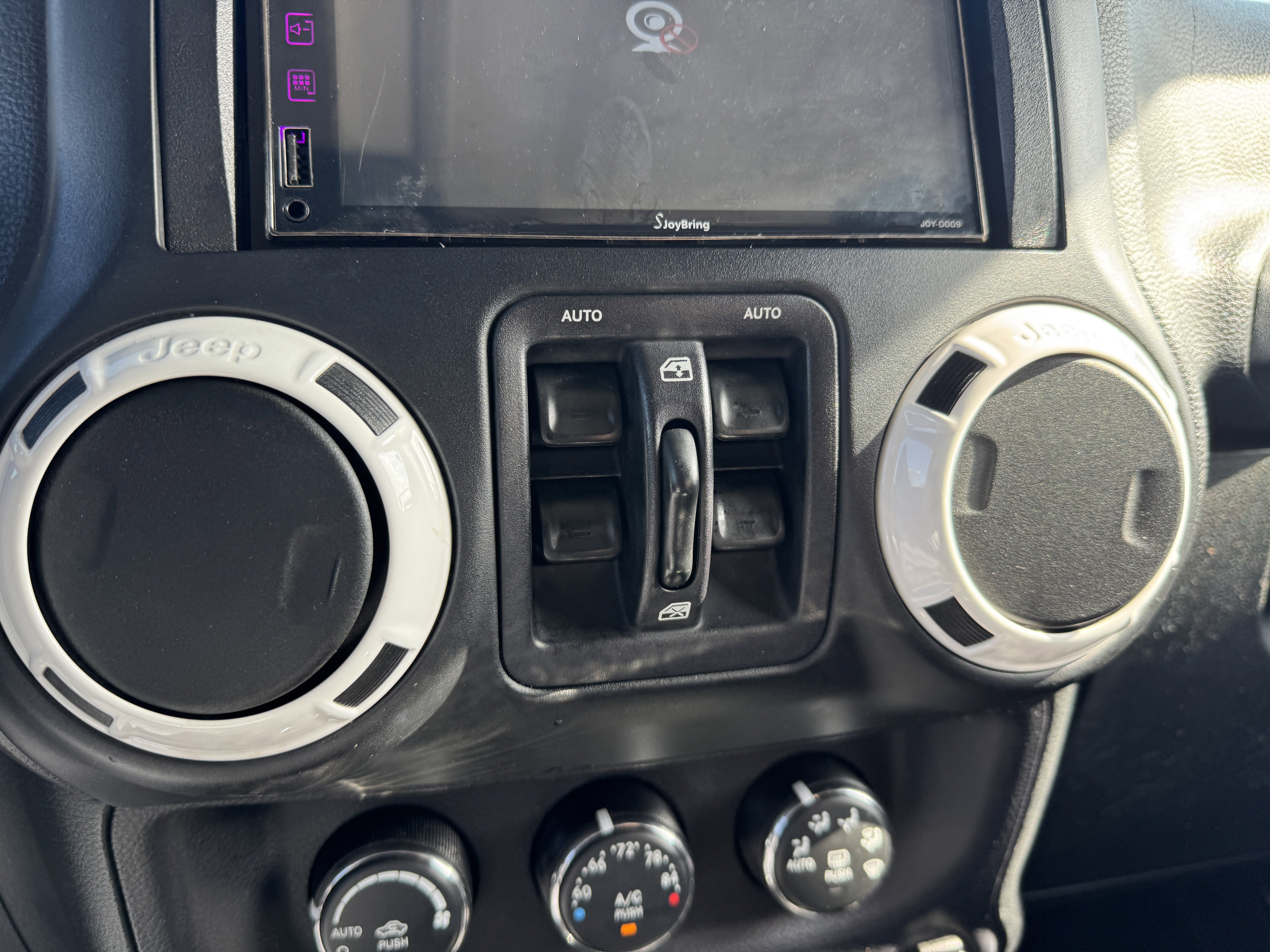 Used 2015 Jeep Wrangler Unlimited Sahara AWD/4WD image 24