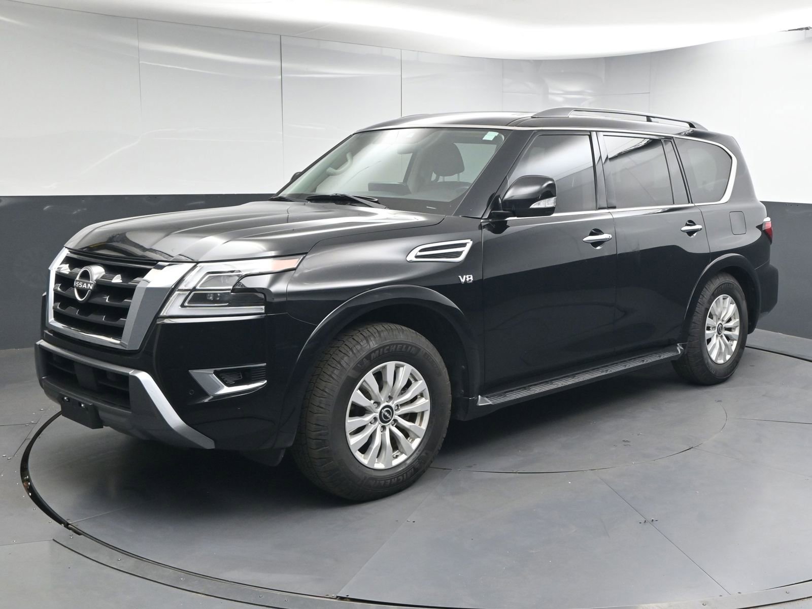 Used 2021 Nissan Armada SV image 3