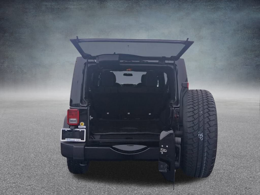 Used 2018 Jeep Wrangler Unlimited Sahara w/ Connectivity Group image 12