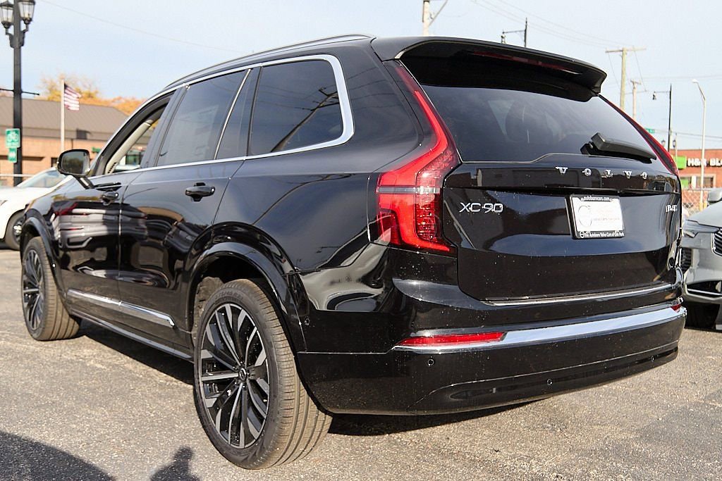 New 2026 Volvo XC90 B6 Plus w/ Protection Package Premier image 7