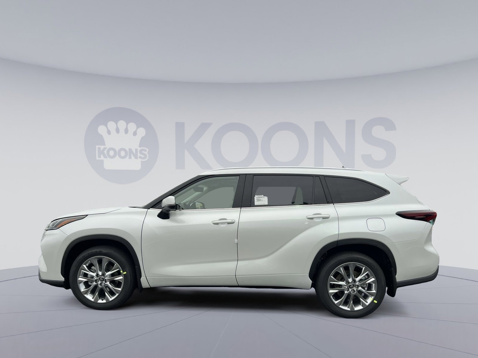 New 2025 Toyota Highlander Limited image 2