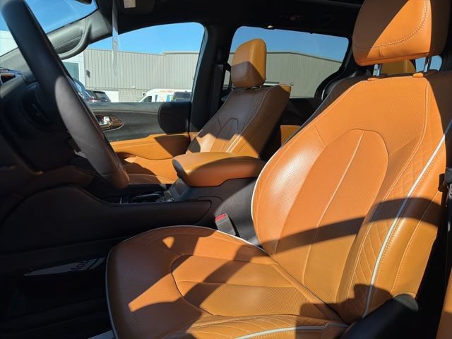Used 2022 Chrysler Pacifica Pinnacle FWD image 14