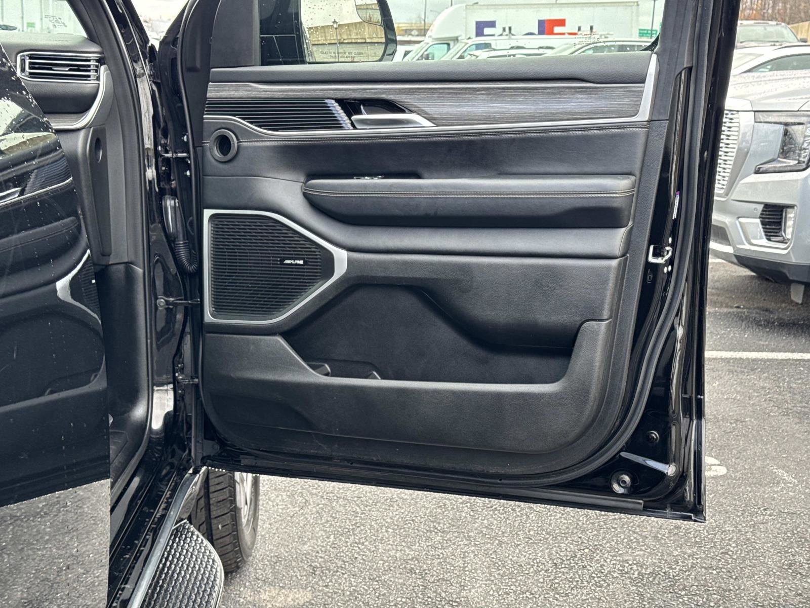 Used 2024 Jeep Wagoneer Series III image 12