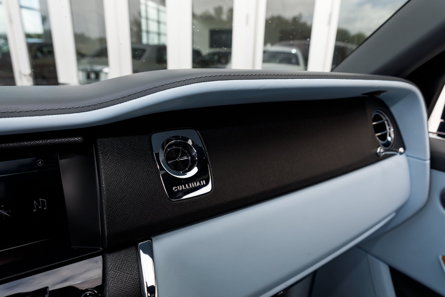 Certified 2019 Rolls-Royce Cullinan AWD/4WD image 25