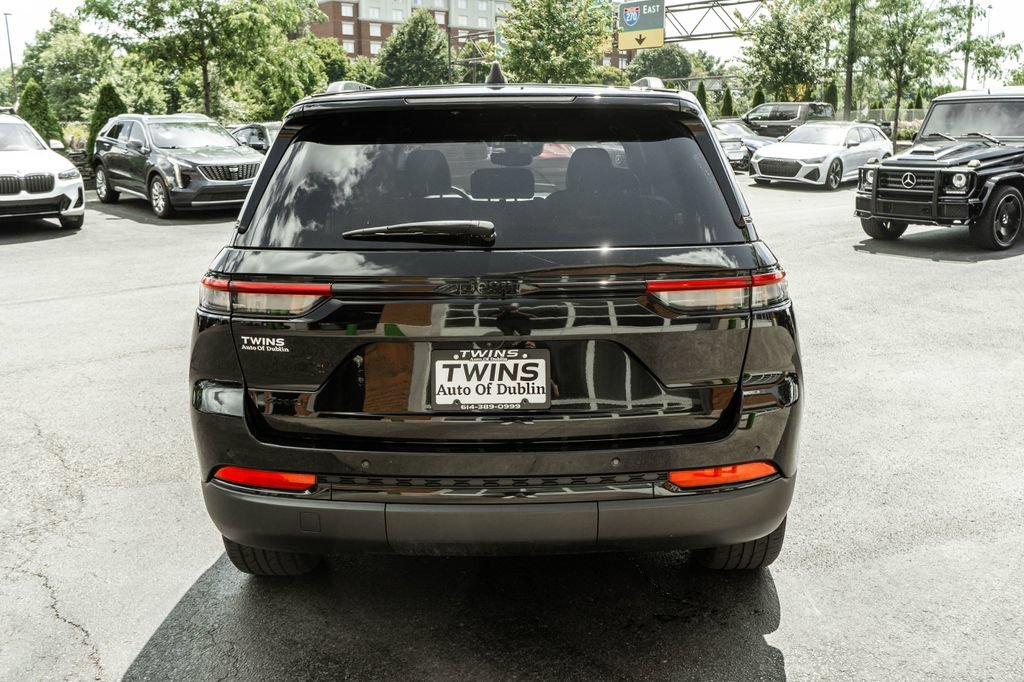 Used 2023 Jeep Grand Cherokee Altitude AWD/4WD image 29