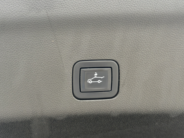 Used 2022 Chevrolet Suburban High Country RWD image 16