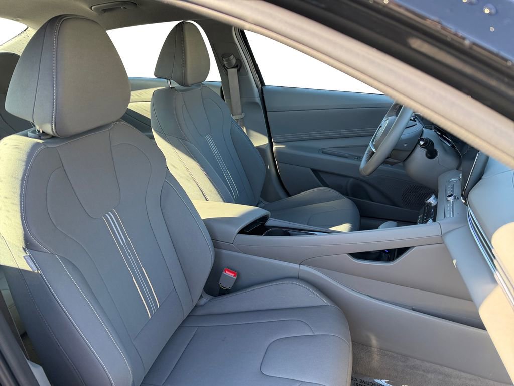 Certified 2025 Hyundai Elantra SEL image 15