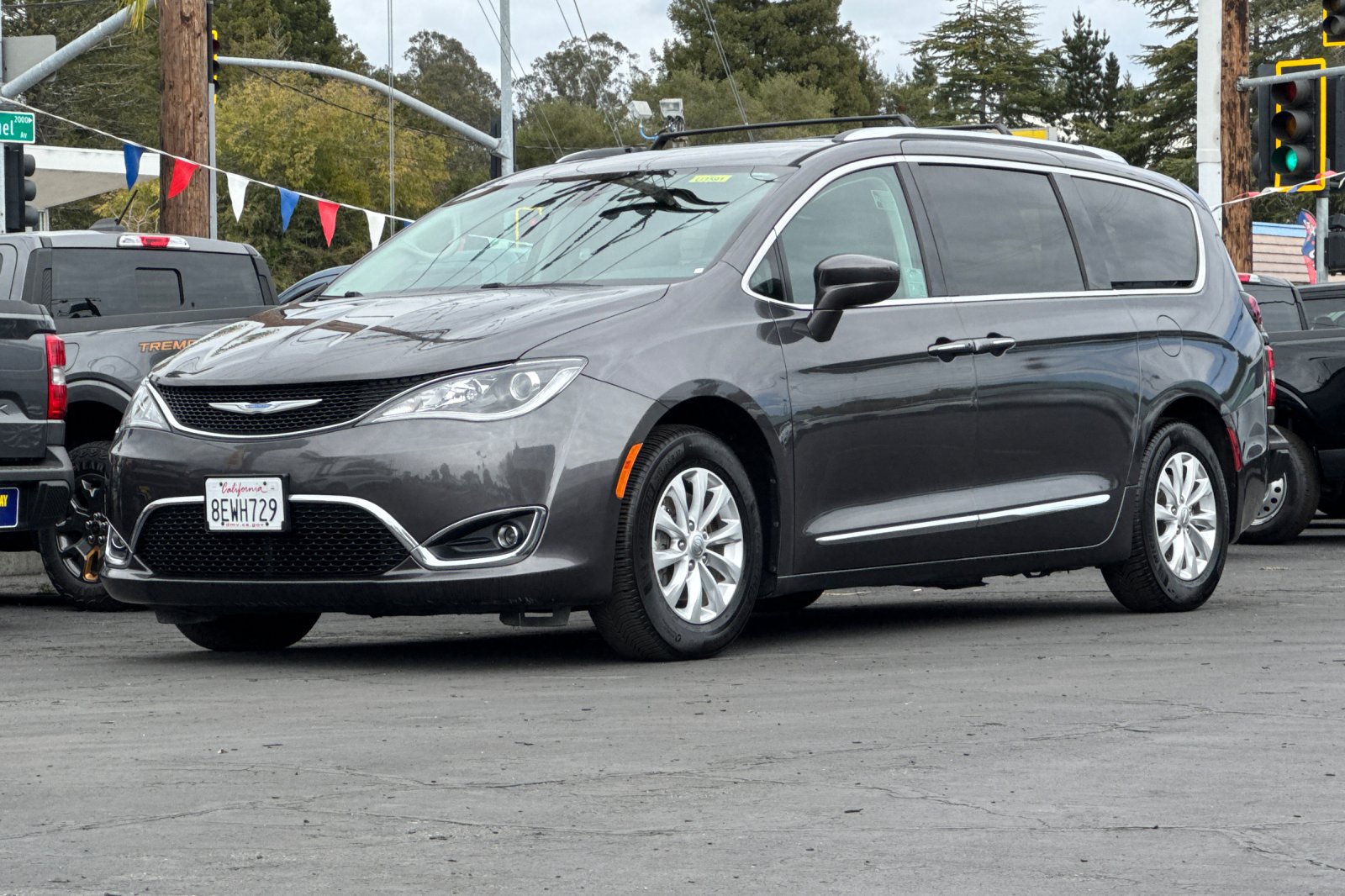 Used 2018 Chrysler Pacifica Touring-L FWD image 31