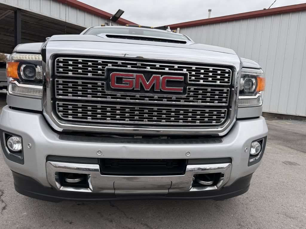 Used 2019 GMC Sierra 2500 Denali w/ Duramax Plus Package AWD/4WD image 6