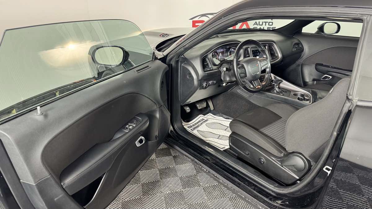 Used 2022 Dodge Challenger GT RWD image 9