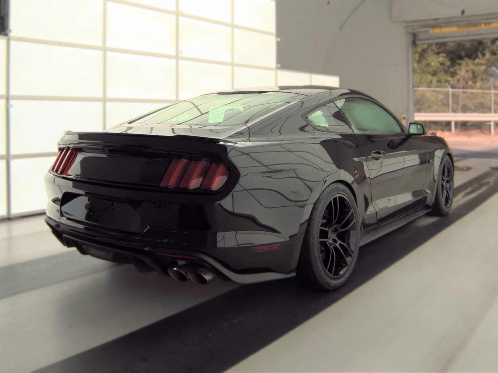 Used 2018 Ford Mustang GT RWD image 7