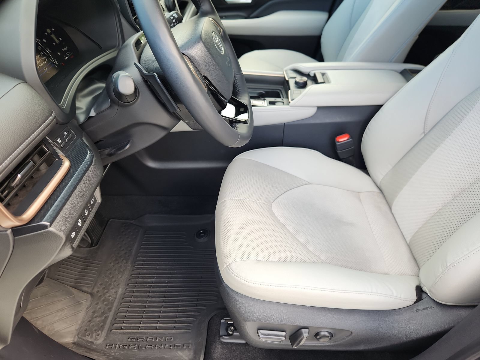 Used 2025 Toyota Grand Highlander AWD Hybrid image 10