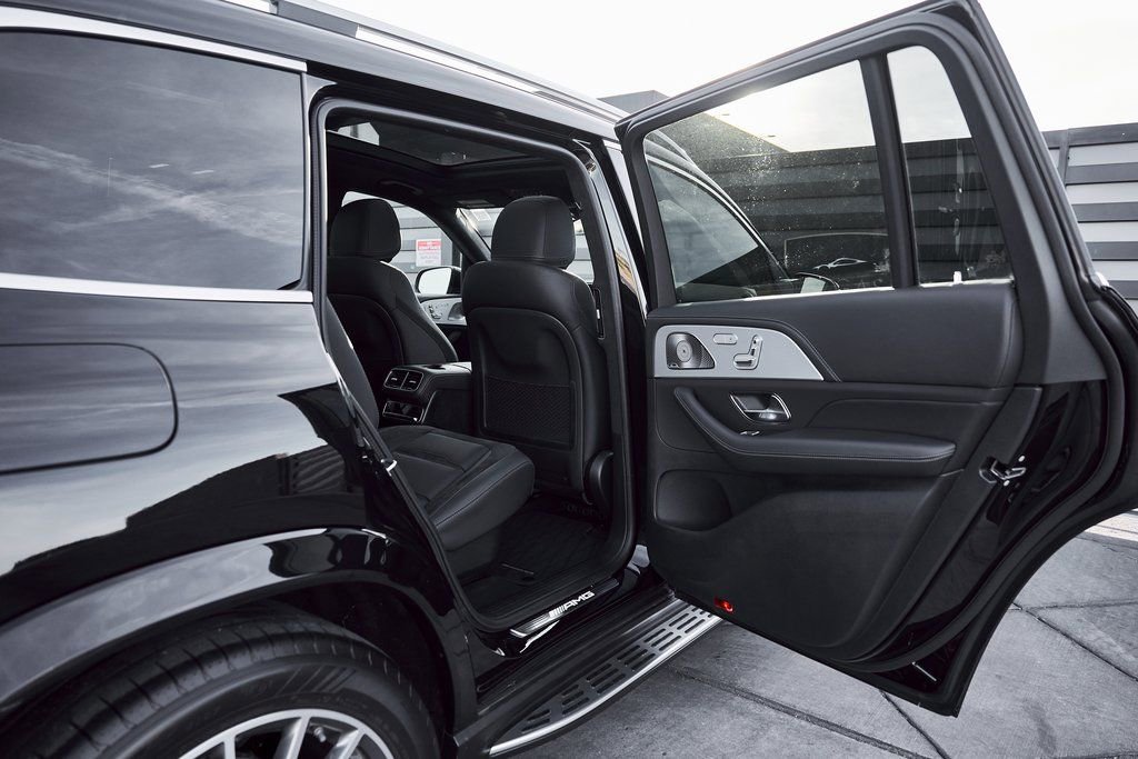 Used 2025 Mercedes-Benz GLS 63 AMG 4MATIC image 27